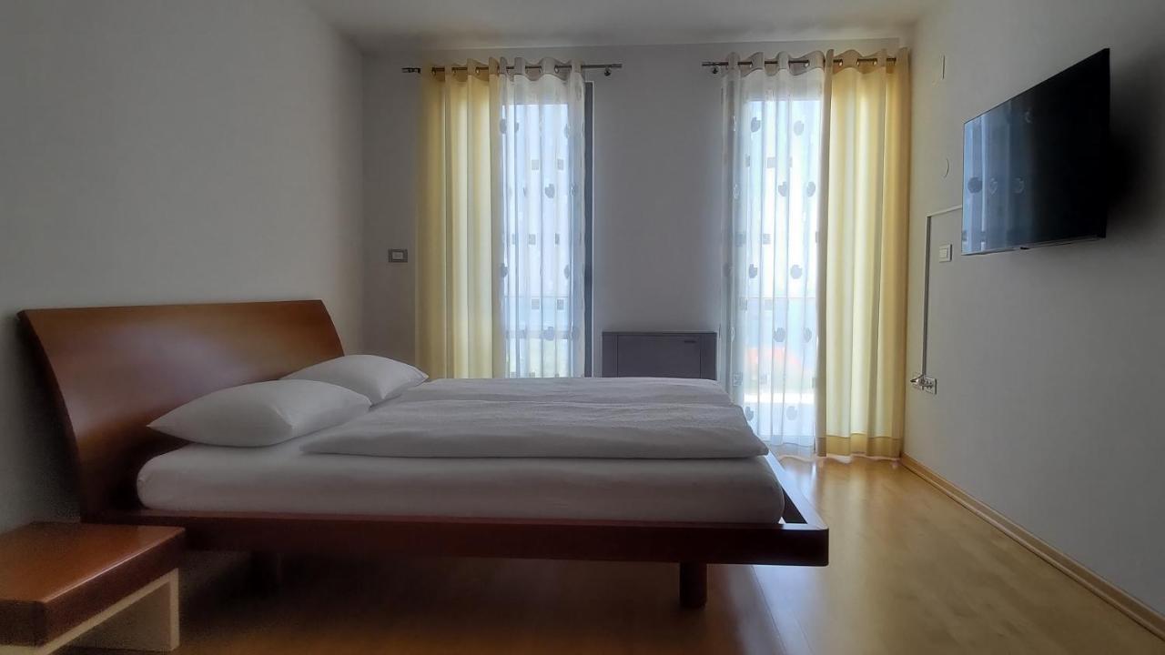 Apartmaji Palea Izola Bagian luar foto