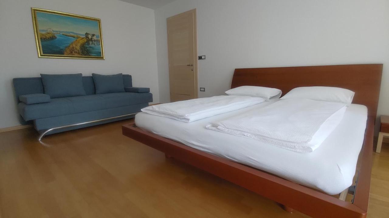 Apartmaji Palea Izola Bagian luar foto